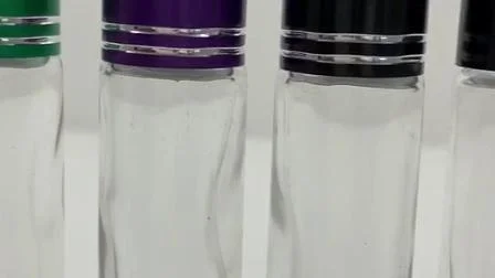 Rotolo trasparente da 10 ml su bottiglia di vetro. Logo monocolore sul tappo in alluminio